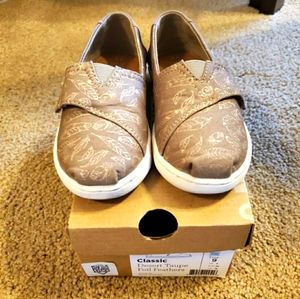 Toms Boys Size 9 Desert Taupe Shoes